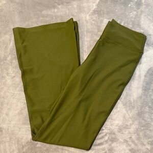 NWOT Old Navy Active Powersoft Extra High-Rise Flare Leggings